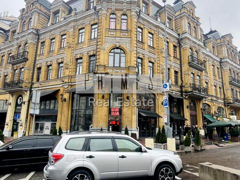 комерційна за адресою Басейна вул., 1/2