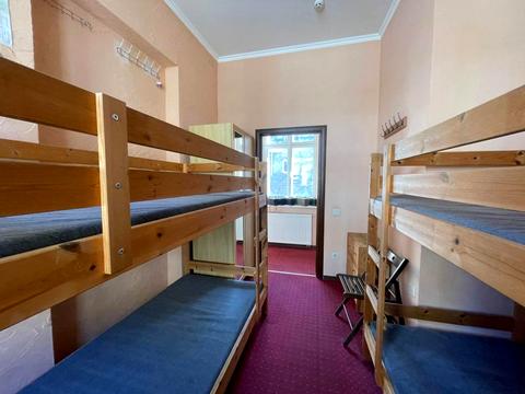 комерційна за адресою Зелена вул., 2