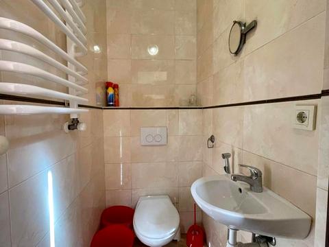 комерційна за адресою Зелена вул., 2