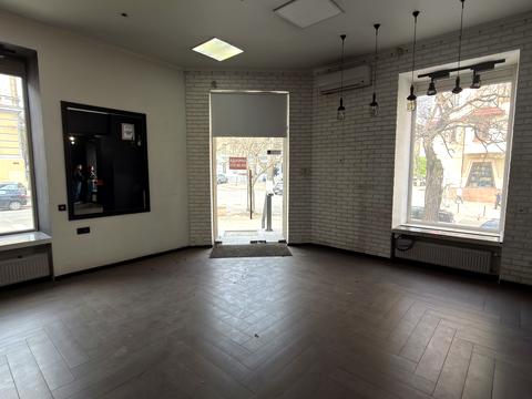 комерційна за адресою Польська вул., 17