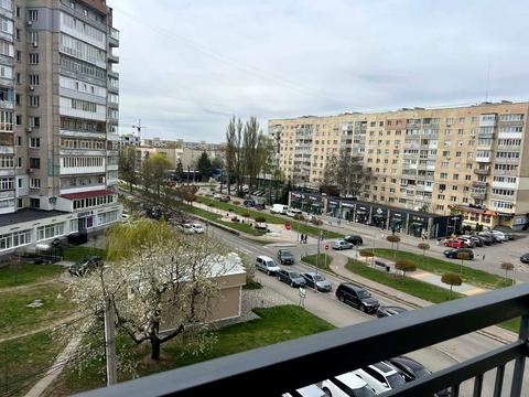 квартира за адресою Космонавтів просп., 49