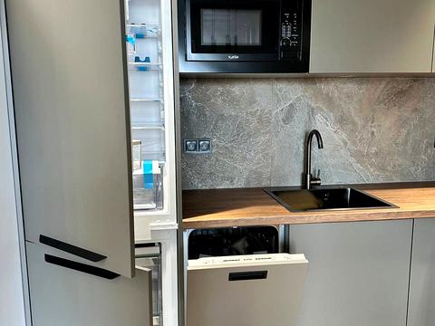 квартира за адресою Петра Дорошенка вул., (А011)