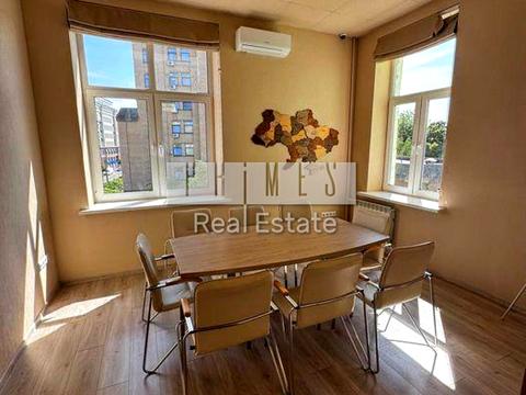 комерційна за адресою Олександра Кониського вул., 82