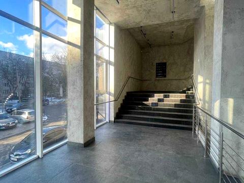 комерційна за адресою Володимира Антоновича вул. (), 25