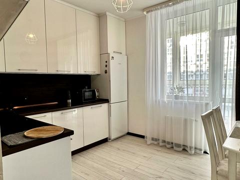 квартира за адресою Драгоманова вул., 2-Б