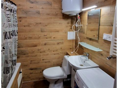 квартира за адресою Полковника Гуляєва просп. (Маршала Жукова), 111