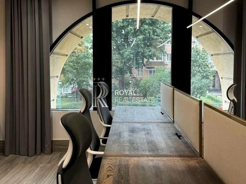 комерційна за адресою Князів Острозьких вул. (Московська), 31/33