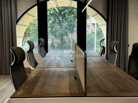 комерційна за адресою Князів Острозьких вул. (Московська), 31/33