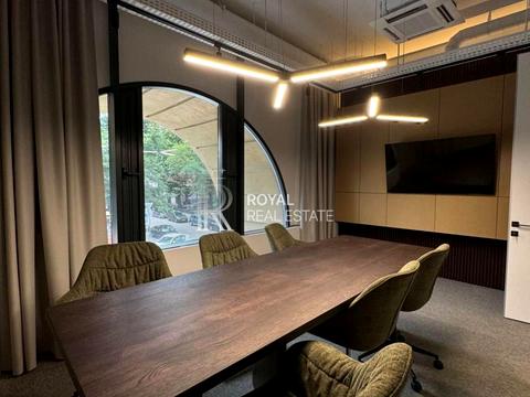 комерційна за адресою Князів Острозьких вул. (Московська), 31/33