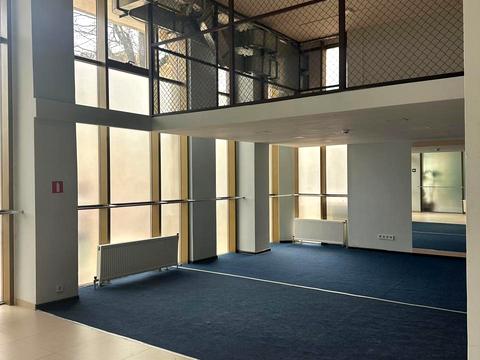 комерційна за адресою Івана Луценка пров., 17/19