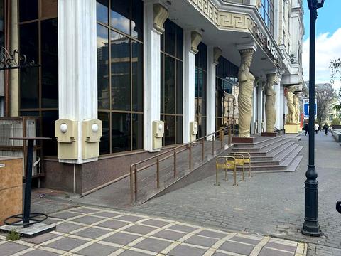 комерційна за адресою Івана Луценка пров., 17/19