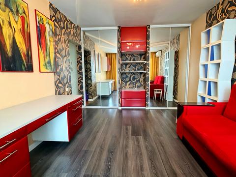 квартира за адресою Академіка Глушкова просп., 12