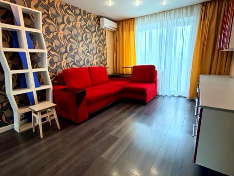 квартира за адресою Академіка Глушкова просп., 12