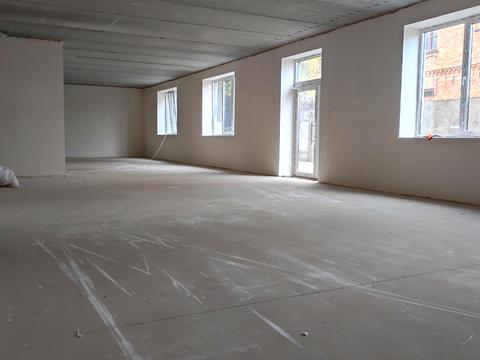 комерційна за адресою Малиновського вул., (Будинок)