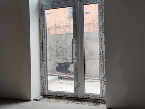 комерційна за адресою Малиновського вул., (Будинок)