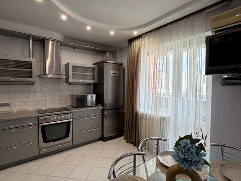 квартира по адресу Ларисы Руденко ул., 10