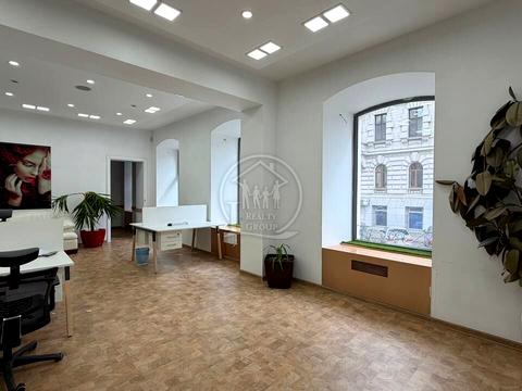 комерційна за адресою Гоголя вул., 17