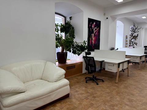 комерційна за адресою Гоголя вул., 17