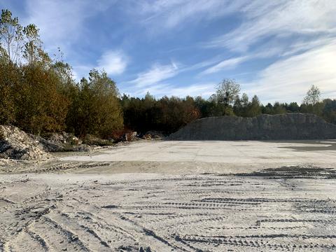 комерційна за адресою Славутинська вул., 1