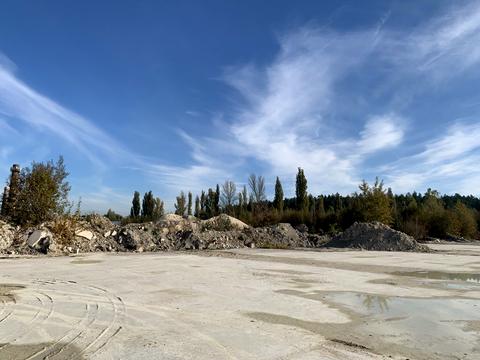 комерційна за адресою Славути, 1