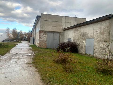 комерційна за адресою Славути, 1