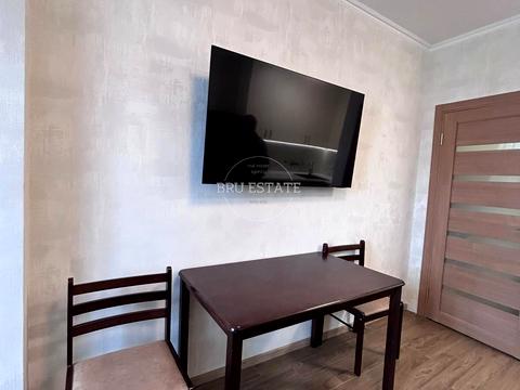 квартира за адресою Олександра Олеся вул., 4