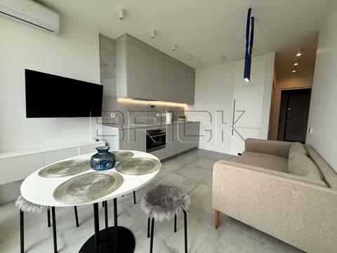 квартира за адресою Київ, Зарічна вул., 4