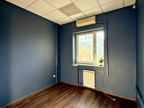 комерційна за адресою Пекарська вул., 7