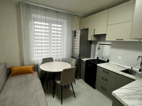 квартира за адресою Євгена Коновальця вул., 12