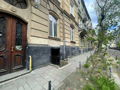 коммерческая по адресу Арсенича ул. (Андрія Волощака), 6