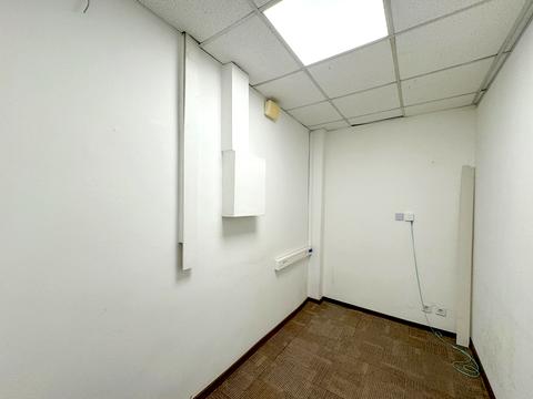 коммерческая по адресу Героїв Космосу ул., 4