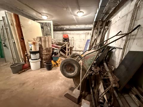 коммерческая по адресу Александра Попова ул., 12