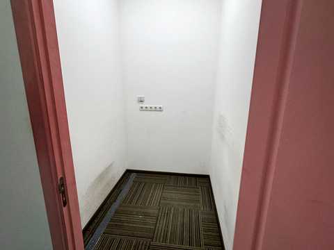 комерційна за адресою Героїв Космосу вул., 4