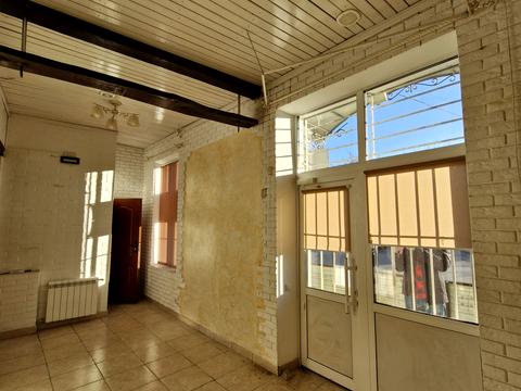 комерційна за адресою Героя України Степана Бандери вул., 16