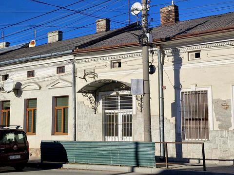 комерційна за адресою Героя України Степана Бандери вул., 16