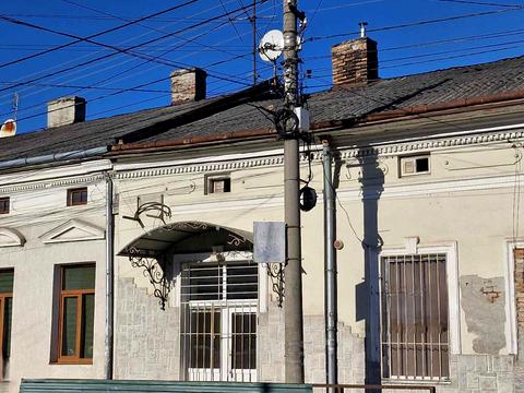 комерційна за адресою Героя України Степана Бандери вул., 16