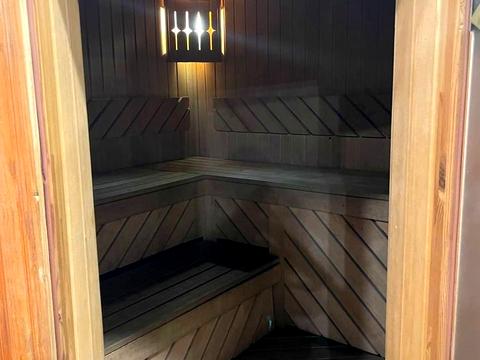 комерційна за адресою Риболовецька вул., 1