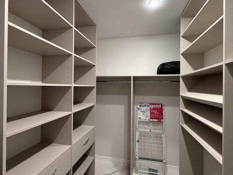 квартира по адресу Олександра Олеся ул., 8/17