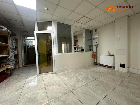 комерційна за адресою Потічна вул., 1-Д