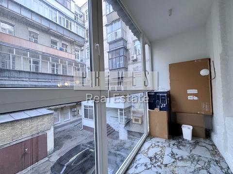 комерційна за адресою Володимирська вул., 93