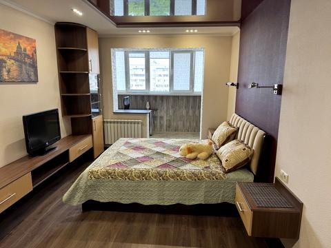 квартира за адресою Анни Ахматової вул., 25