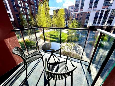 квартира за адресою Салютна вул., (Будинок 02301-02303)