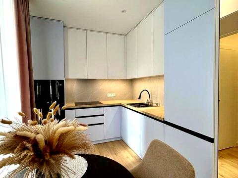 квартира за адресою Салютна вул., (Будинок 02301-02303)