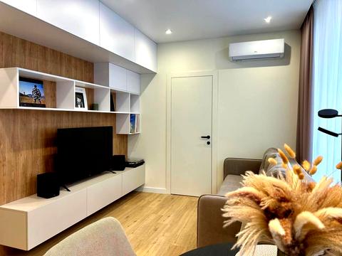 квартира за адресою Салютна вул., (Будинок 02301-02303)