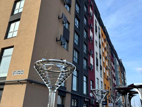 комерційна за адресою В'ячеслава Чорновола вул., (Будинок 37)