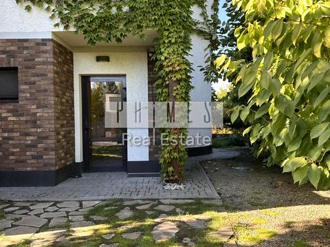 будинок за адресою смт. Козин, Чижено Тетяни вул., 1