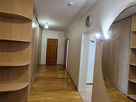 квартира за адресою Дніпровська набережна вул., 23