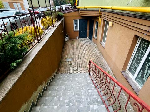 комерційна за адресою Боголюбова вул., 18