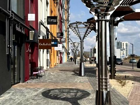 комерційна за адресою В'ячеслава Чорновола вул., (Будинок 37)