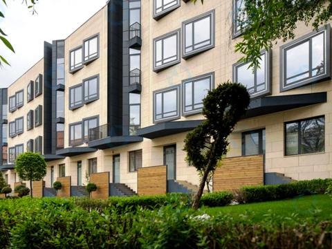 комерційна за адресою Болсуновська вул. (Сергія Струтинського), 1